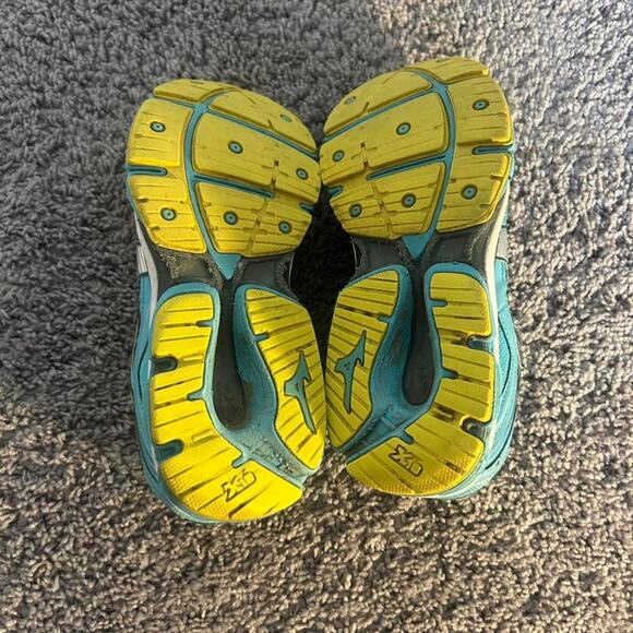 Blue and yellow mizuno - Picture 7 of 8